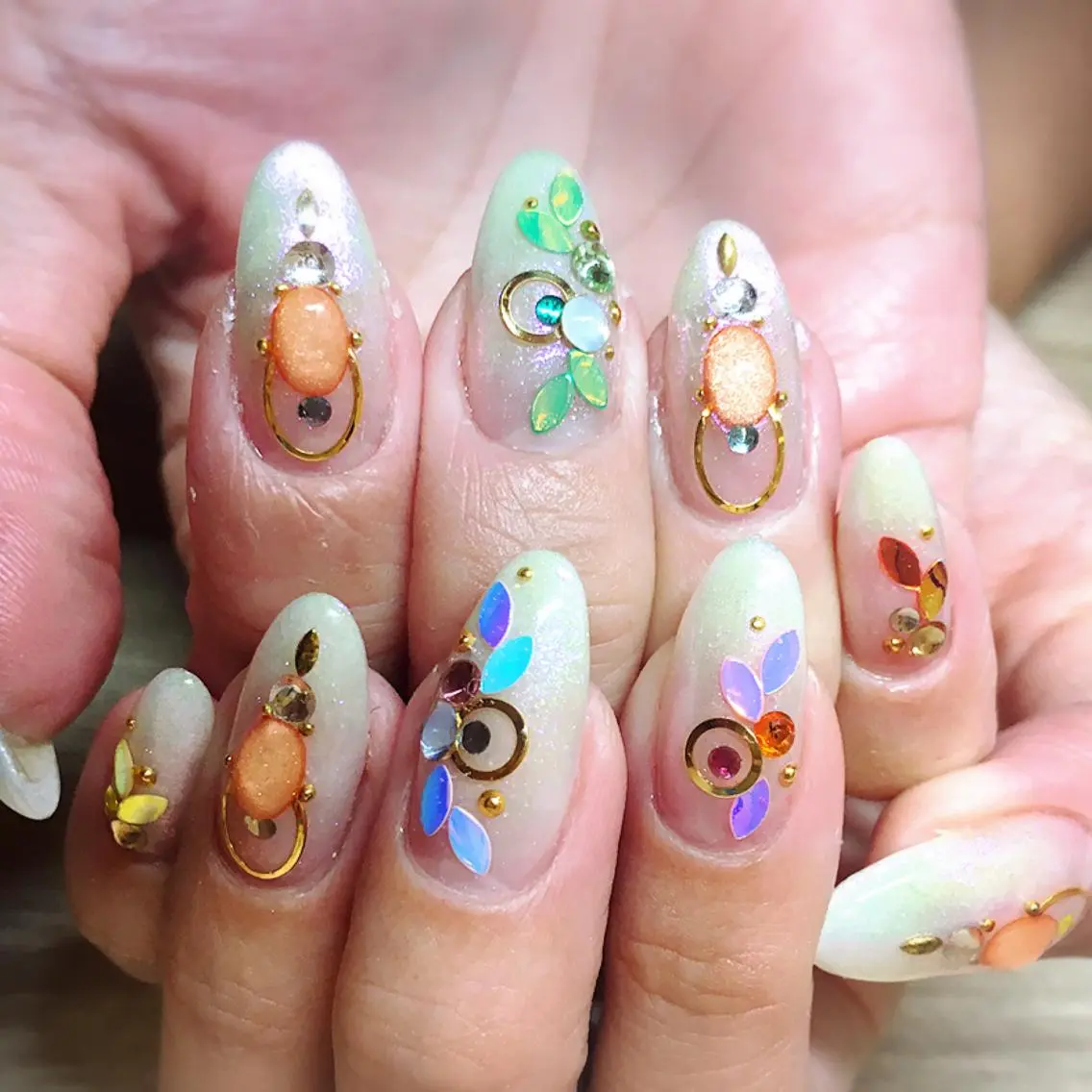 ネイル ホログラムネイル syuri nailのネイルデザイン
