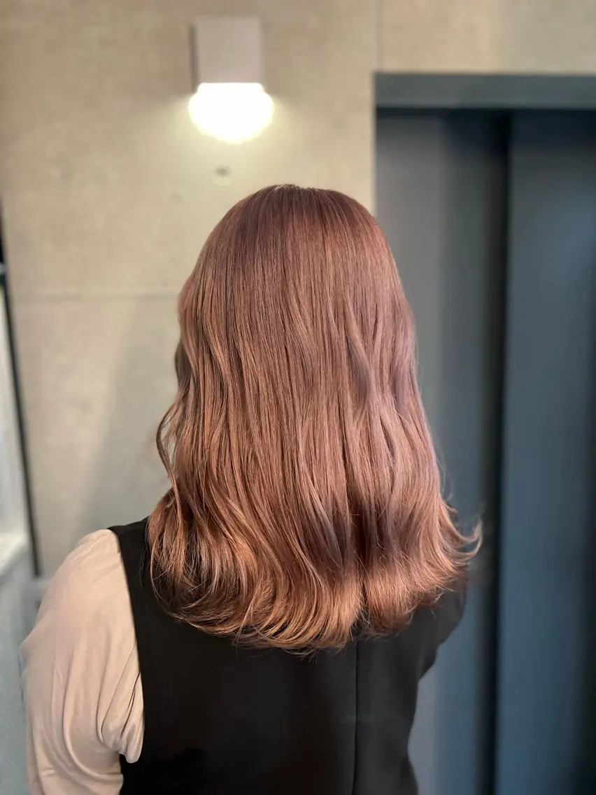セミロング カラー セミロングパーマ ベージュカラー ブリーチ グレージュ ハイライトカラー ヘアカラー 吉野 瑳桜のヘアスタイル