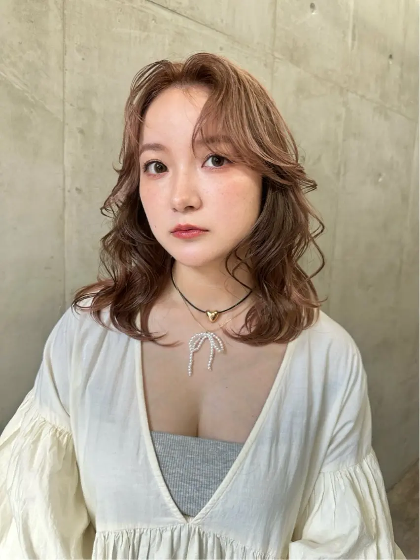 ミディアム カラー ベージュカラー ブラウンカラー イヤリングカラー ピンクカラー ピンクベージュ ヘアカラー トリートメント カットモデル募集中 ／HARUKA🎀のヘアスタイル