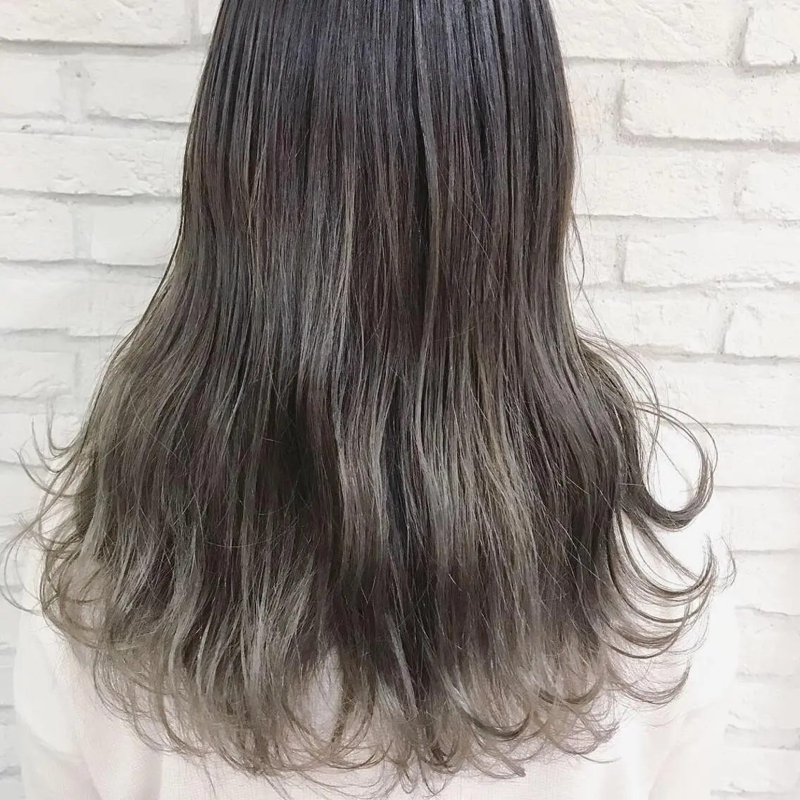 ロング カラー ブリーチ 横浜🍒ルーツカラー エクステ／RIEのヘアスタイル