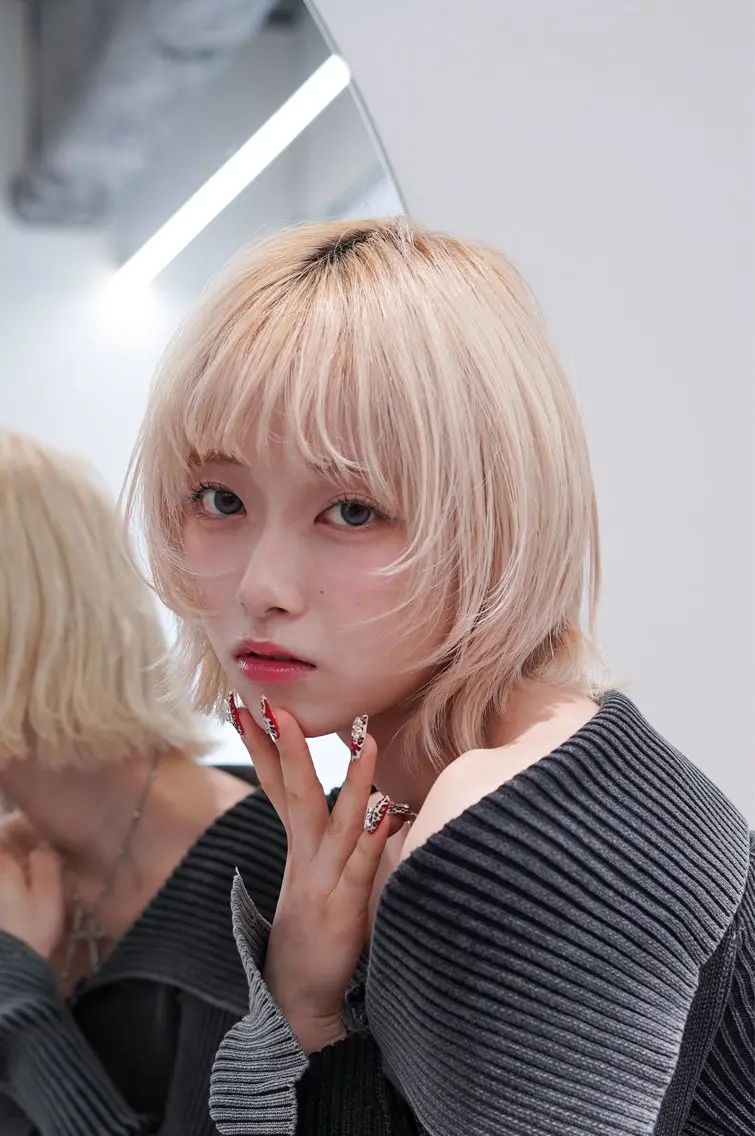 ショート カラー ハイトーンカラー レイヤーカット 髪質改善カラー Unami 太田英寿のヘアスタイル