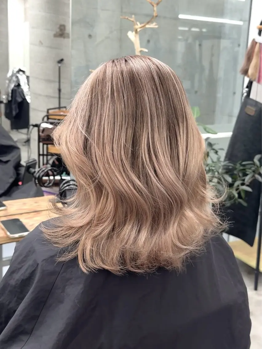 ミディアム カラー ヘアカラー トリートメント Kotoko🖤/海 外/バレイヤージュのヘアスタイル