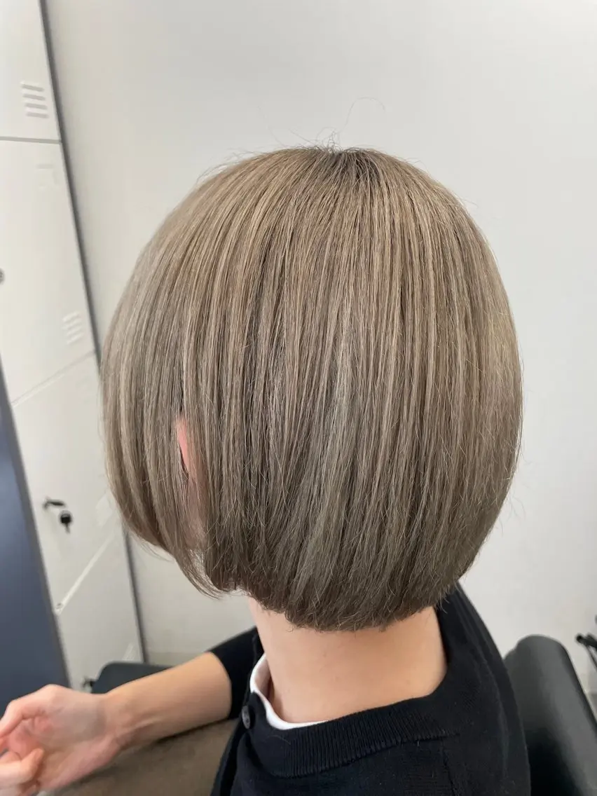ショート カラー ベージュカラー ペールベージュ ボブ カット ヘアカラー トリートメント 末石 智のヘアスタイル