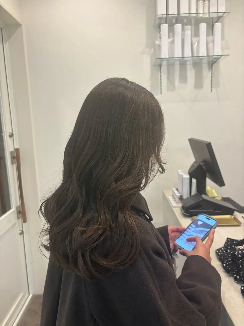ロング ヘアカラー 加賀谷 乙葉のヘアスタイル