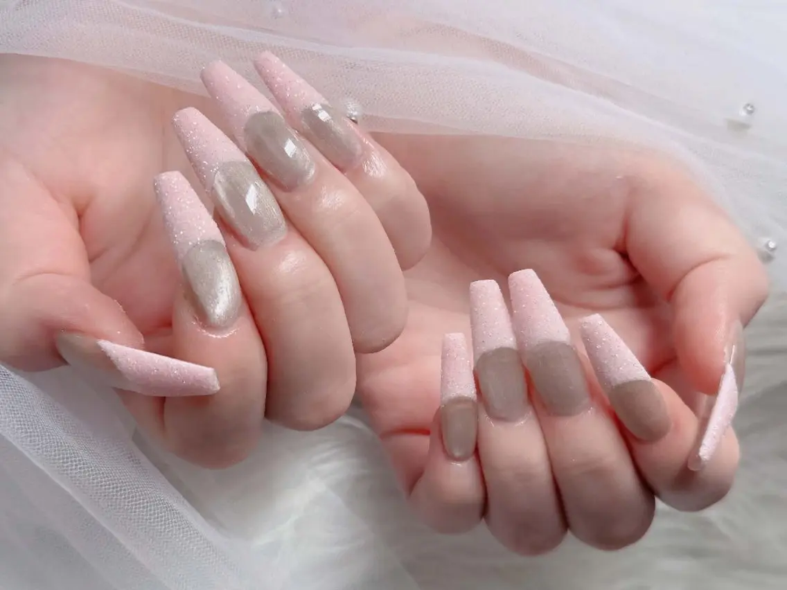 ネイル チークネイル フレンチネイル キラキラネイル 韓国ネイル マグネットネイル ハンドネイル Buruberii hbaby nailのネイルデザイン