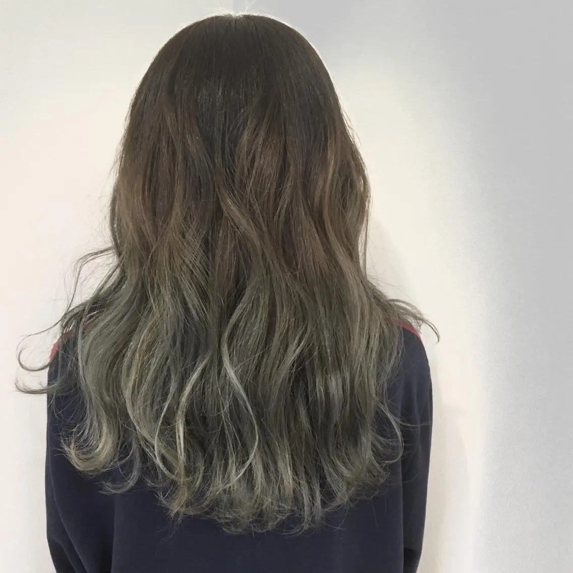 ロング カラー グラデーションカラー シルバー 広がり、まとまらない お悩み改善/ 中田のヘアスタイル