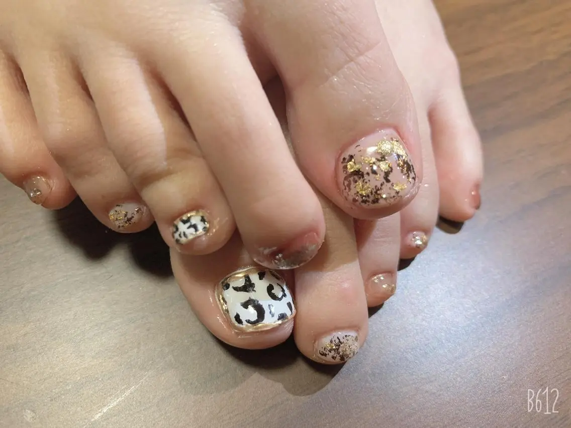 ネイル アニマル柄 ニュアンスネイル フットネイル Mani Nailsのネイルデザイン