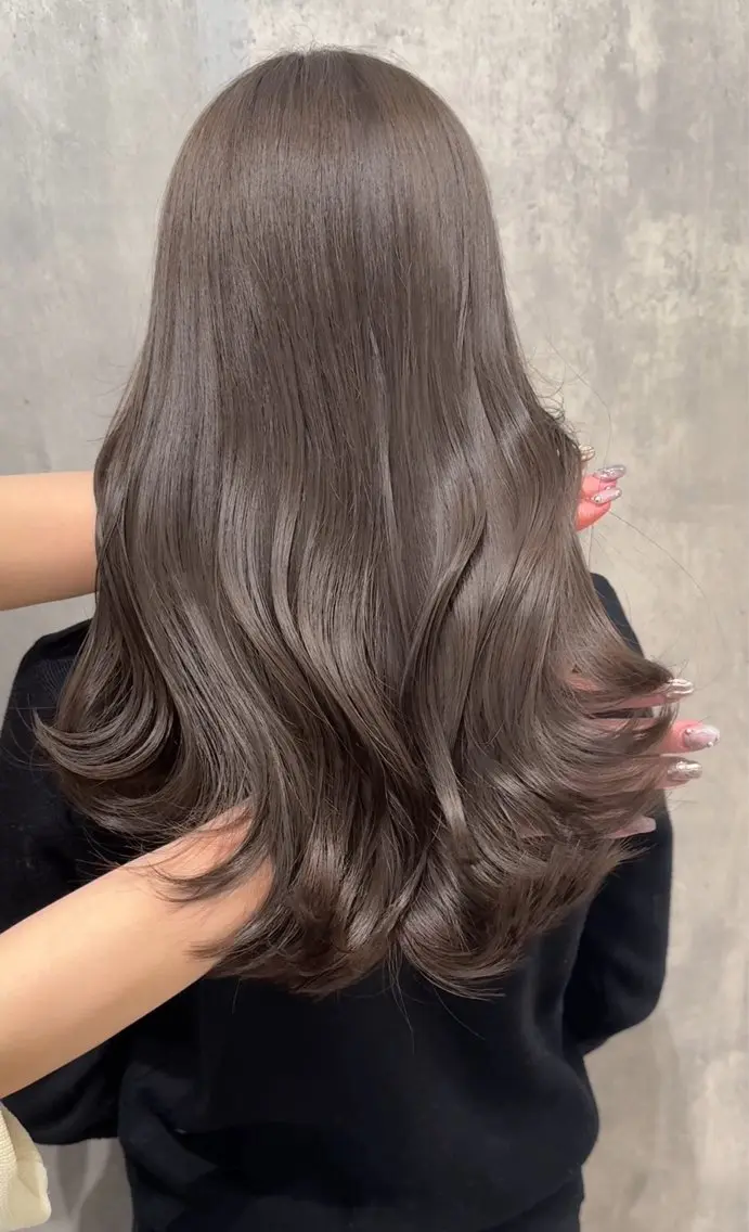 ロング カラー ブリーチ ブリーチなしカラー くびれヘア 顔まわりレイヤー 顔周りカット ヘアカラー トリートメント 髪質改善カラー× 美髪ストレート前出のヘアスタイル