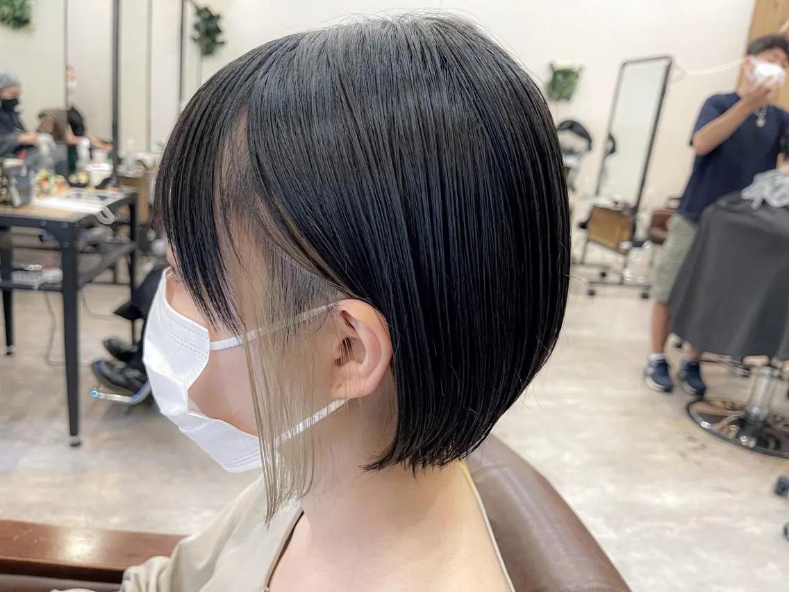 ショート カラー ショートボブ ベージュカラー ブリーチ ケアブリーチ イヤリングカラー OAK溝の口 𖠋SHINYAのヘアスタイル