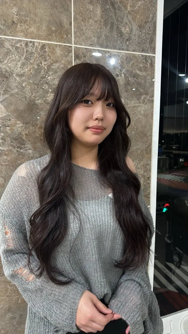 ロング カラー t o m o n aのヘアスタイル