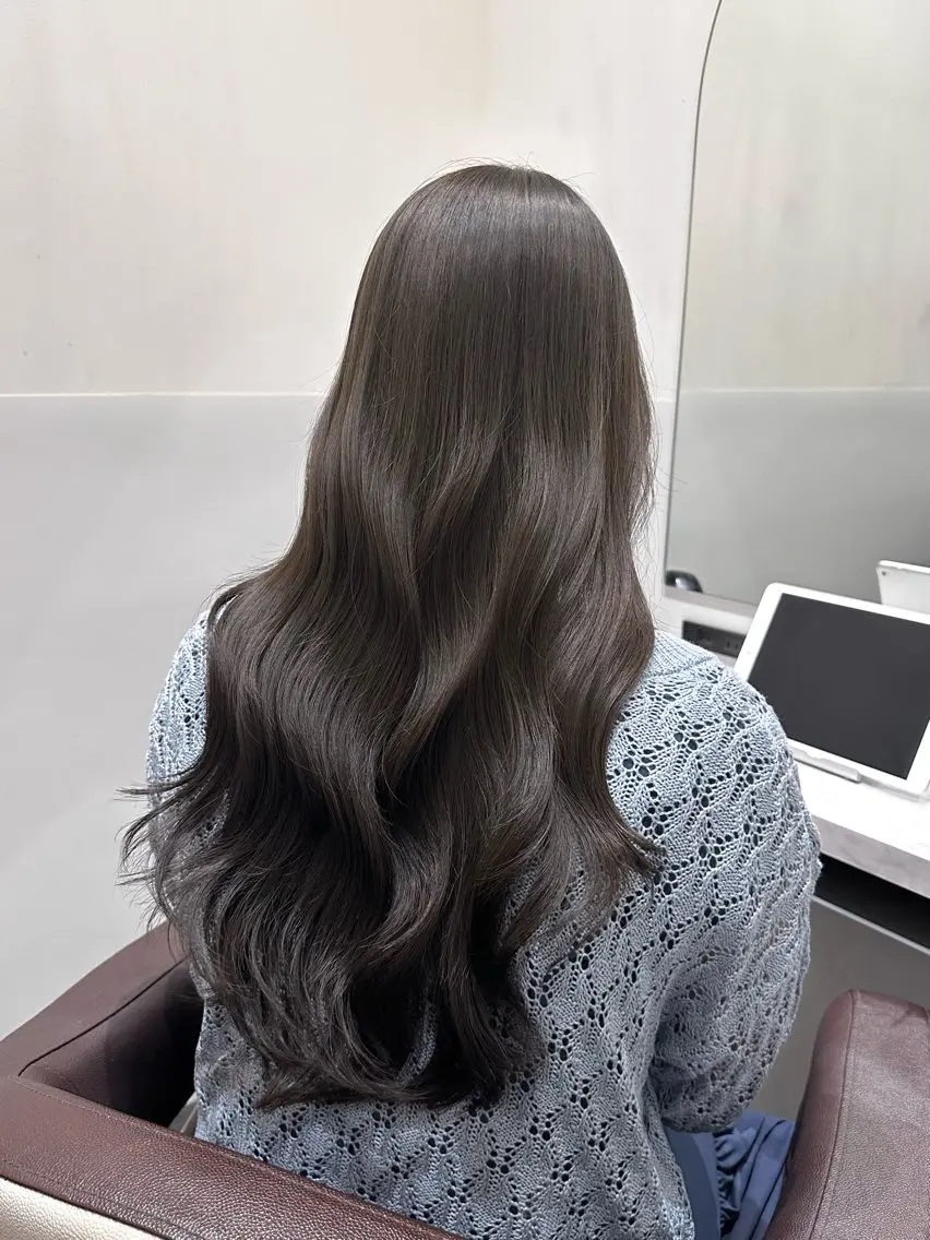 ロング カラー ブリーチ グレージュ ブリーチなしカラー オリーブグレージュ オリーブグレー カット ヘアカラー トリートメント 矢野 晃平のヘアスタイル