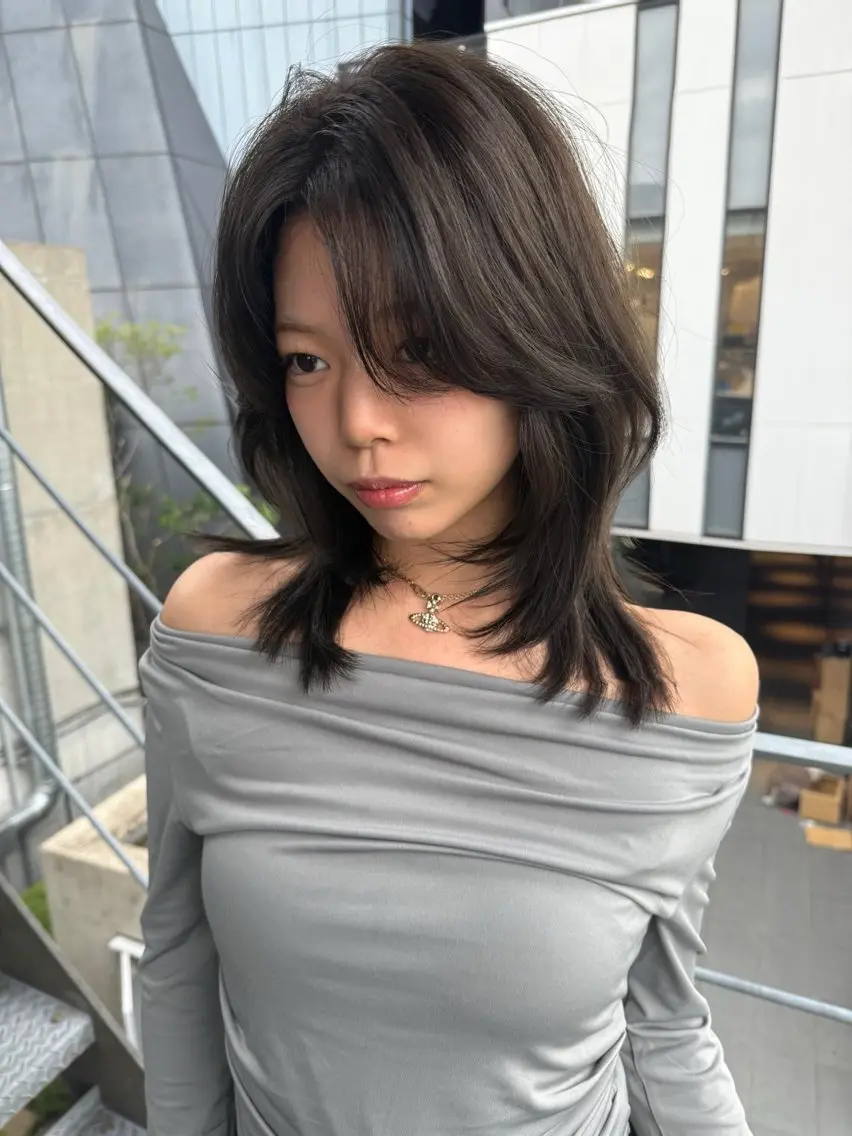 ミディアム ミディアムレイヤー ミディアムパーマ レイヤーカット カット ヘアカラー トリートメント レイヤーカット\ウル フ　chinatsuのヘアスタイル