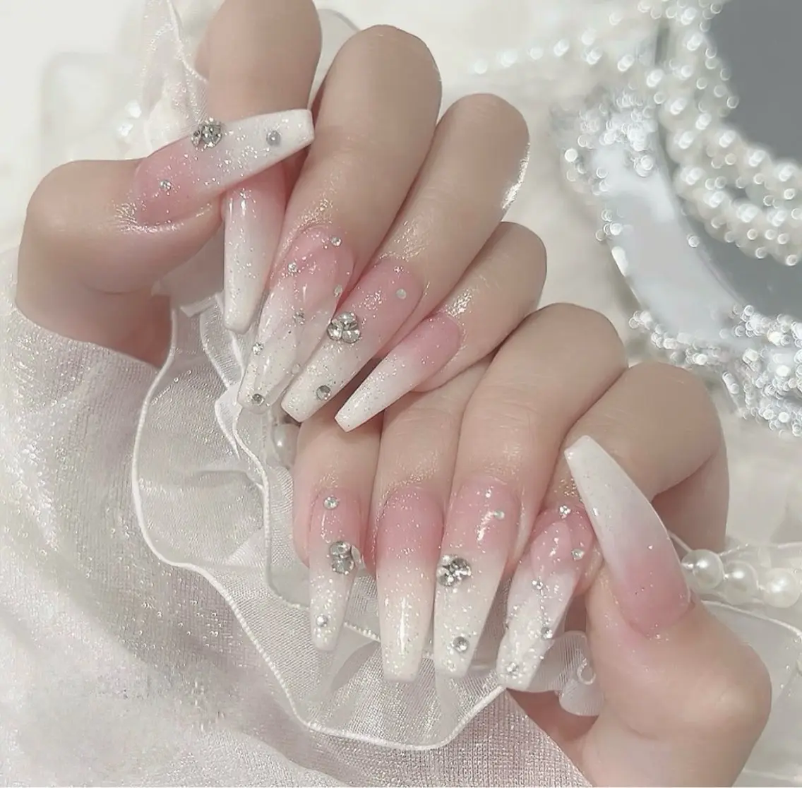 ネイル アートネイル ボルドー フレンチネイル ジェルネイル 氷ネイル・うるうるネイル ハンドネイル Julie Nail Rinのネイルデザイン