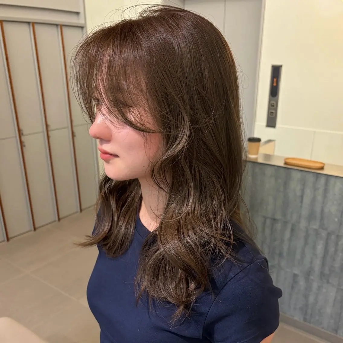 セミロング カラー ヘアカラー トリートメント あやか🩰 カラーモデル/栄のヘアスタイル