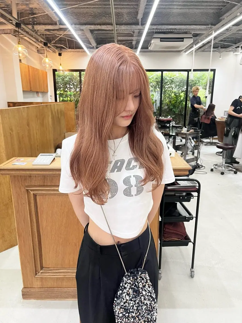 ロング カラー ヘアアレンジ ベージュカラー ブリーチ ハイトーンカラー ミルクティーベージュ ena/ブリーチなし 透明感・レイヤー🎀のヘアスタイル