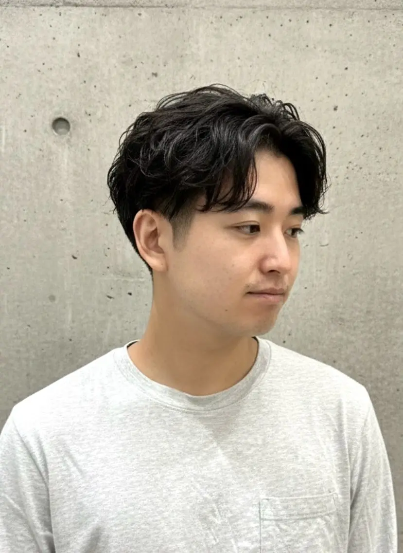 ショート パーマ メンズ センターパート メンズパーマ 刈り上げ カット パーマ 大人メンズパーマ /石川瑠青のヘアスタイル