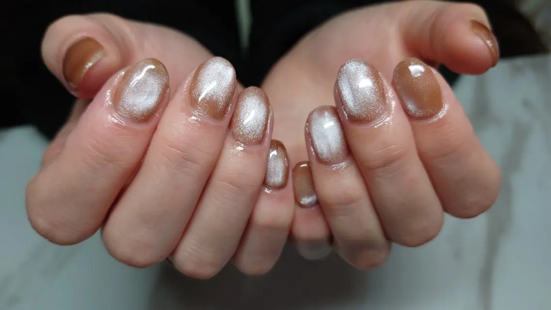 ネイル ブラウン マグネットネイル マグネットワンカラー ワンカラーネイル Nailsalon AMAのネイルデザイン