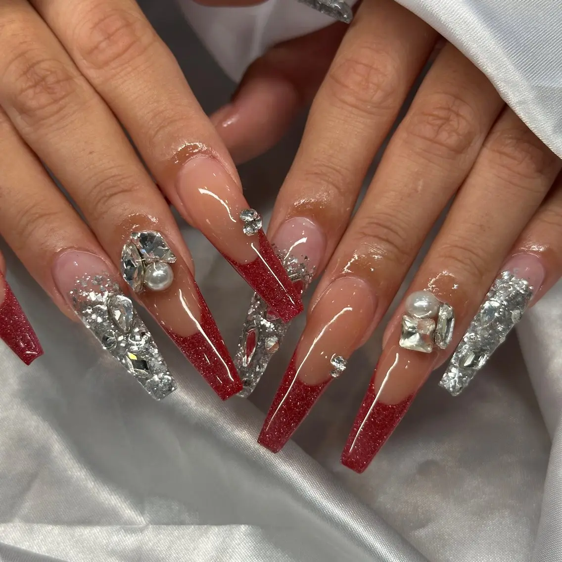 ロング ハンドネイル Whity kiriのネイルデザイン