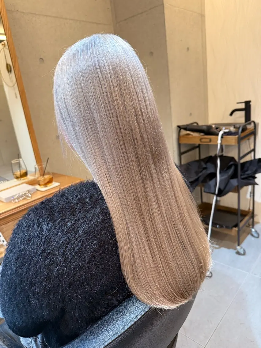 ロング カラー ヘアカラー トリートメント RINA .のヘアスタイル