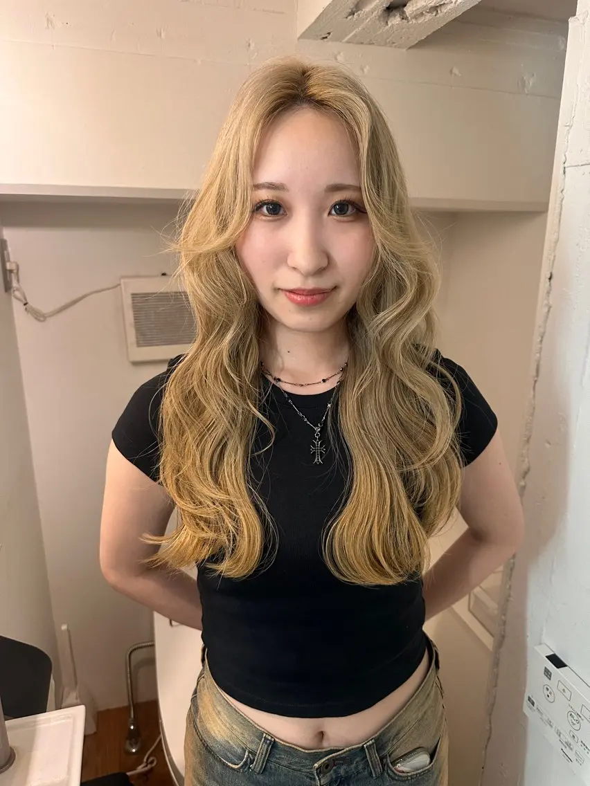 ロング カラー ベージュカラー ブロンド ブロンドベージュ ヘアカラー トリートメント Hana ハイトーン🕯🩰のヘアスタイル