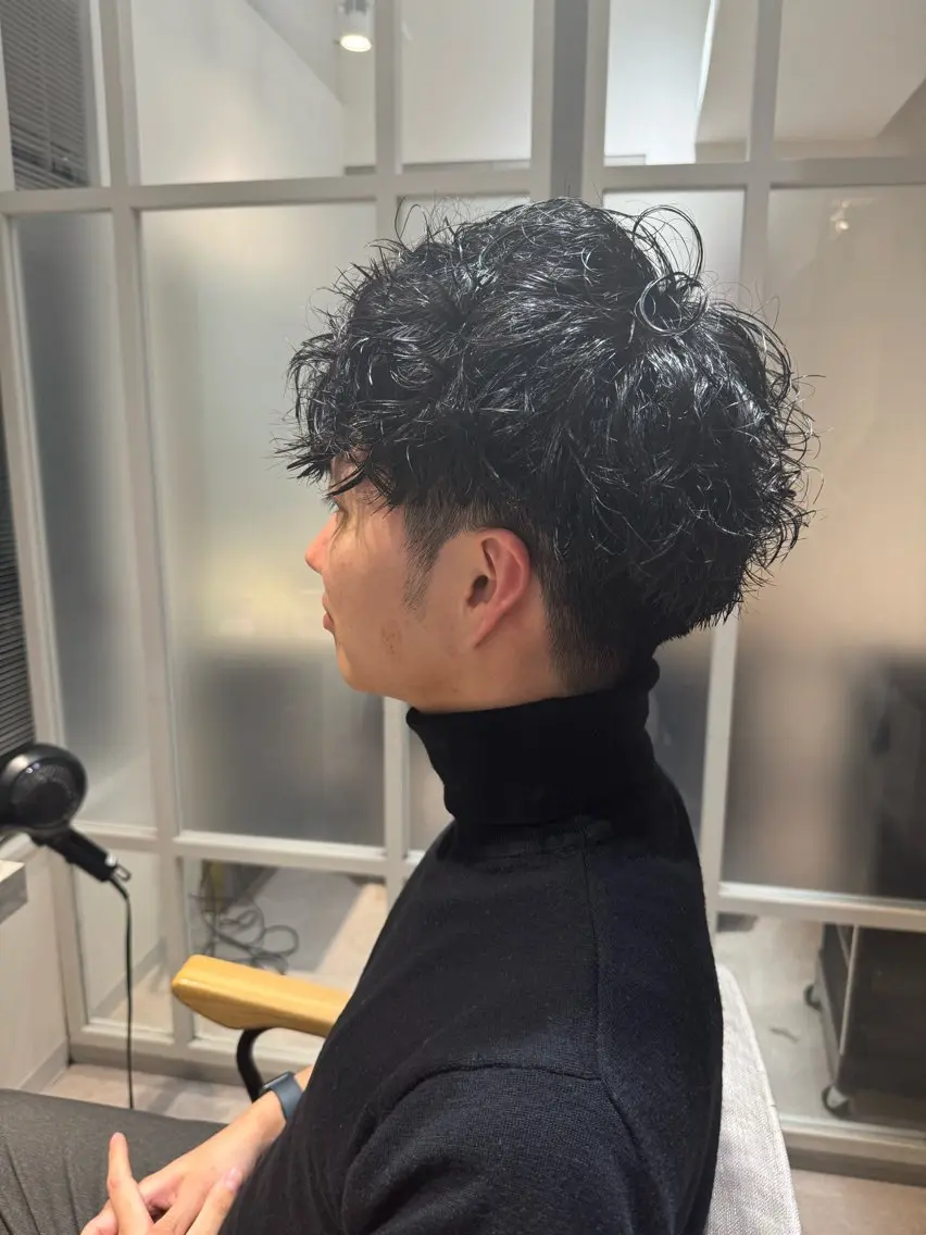 パーマ メンズ センターパート マッシュ メンズパーマ メンズショート ツイストスパイラルパーマ カット パーマ ⭕️メンズパーマ⭕️ 山口 裕太郎のヘアスタイル