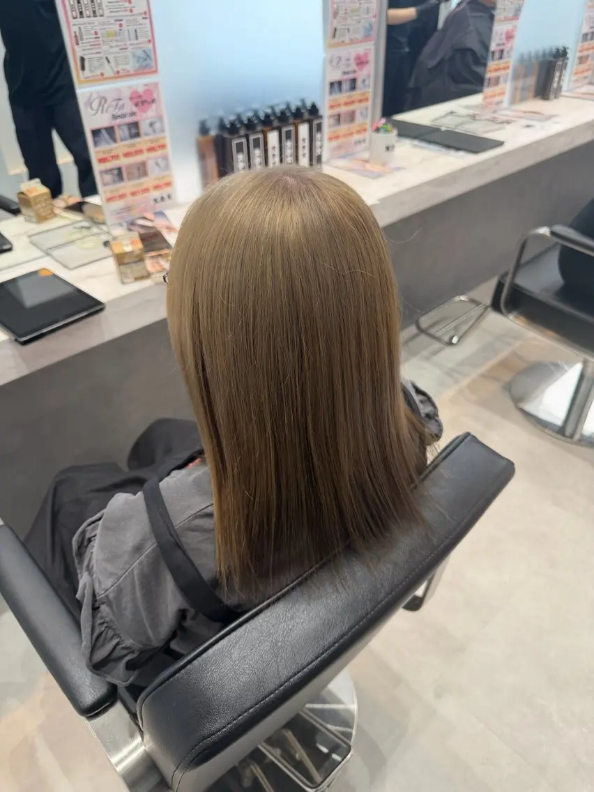 ミディアム カラー 岡田 詠のヘアスタイル
