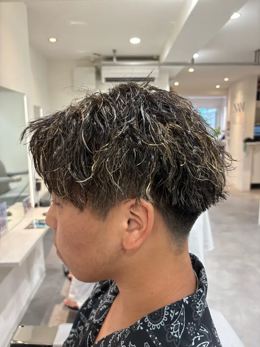 ・カット・パーマ・ブリーチ（オンカラープラス3300円）の写真