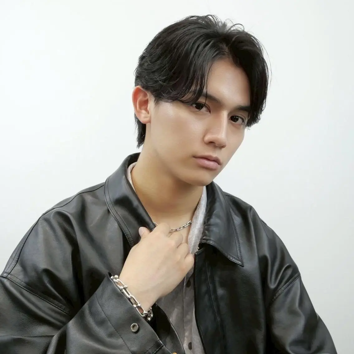 【💥セットでお得に💥】メンズカット➕メンズパーマ➕最新の眉毛を整える ”眉質改善”モデルさん募集! ミニモ学割の写真