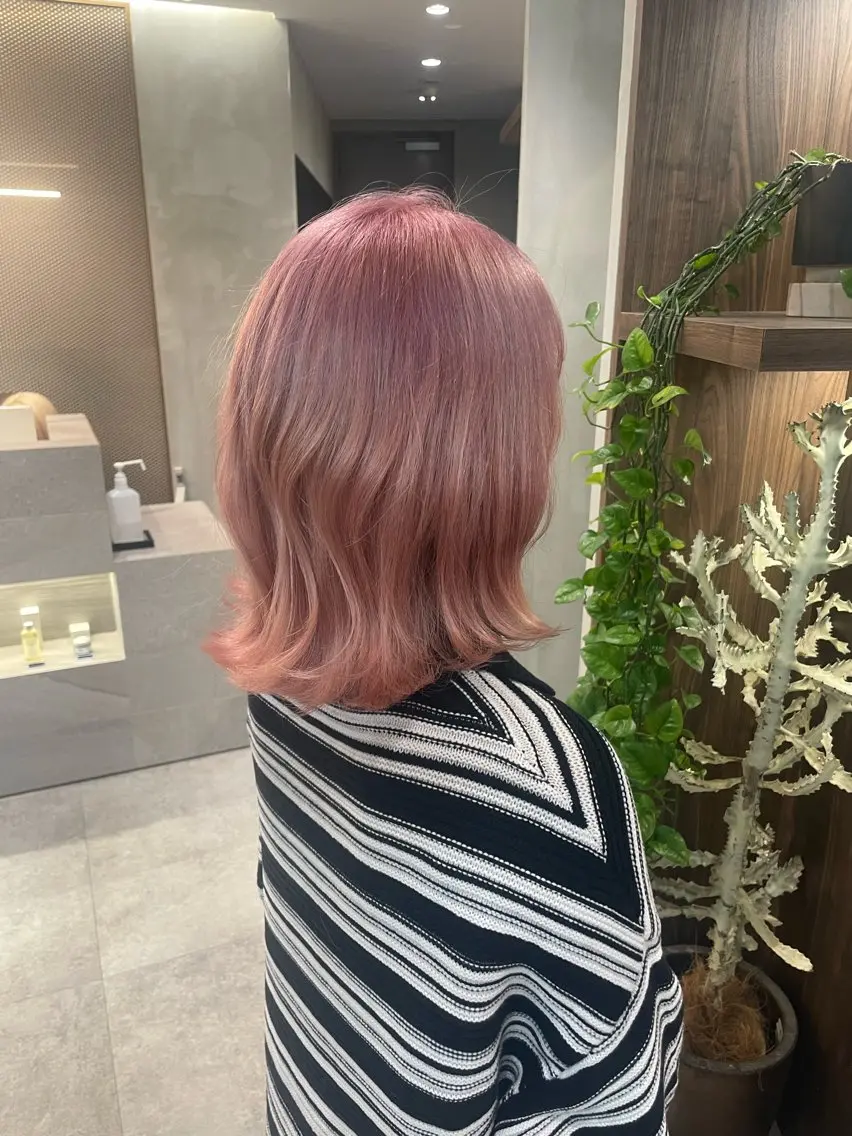 ミディアム カラー ブリーチ ピンクカラー カット ヘアカラー トリートメント ハイトーン/透明感 yuinaのヘアスタイル
