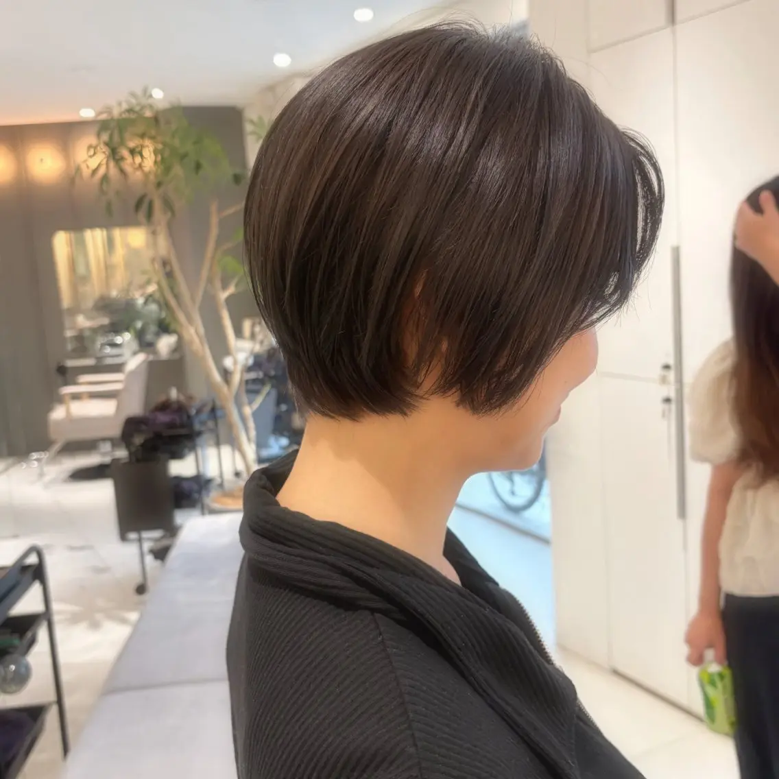 ショート カラー こばやし にな 🦖⋆͛ぷつっとボブのヘアスタイル