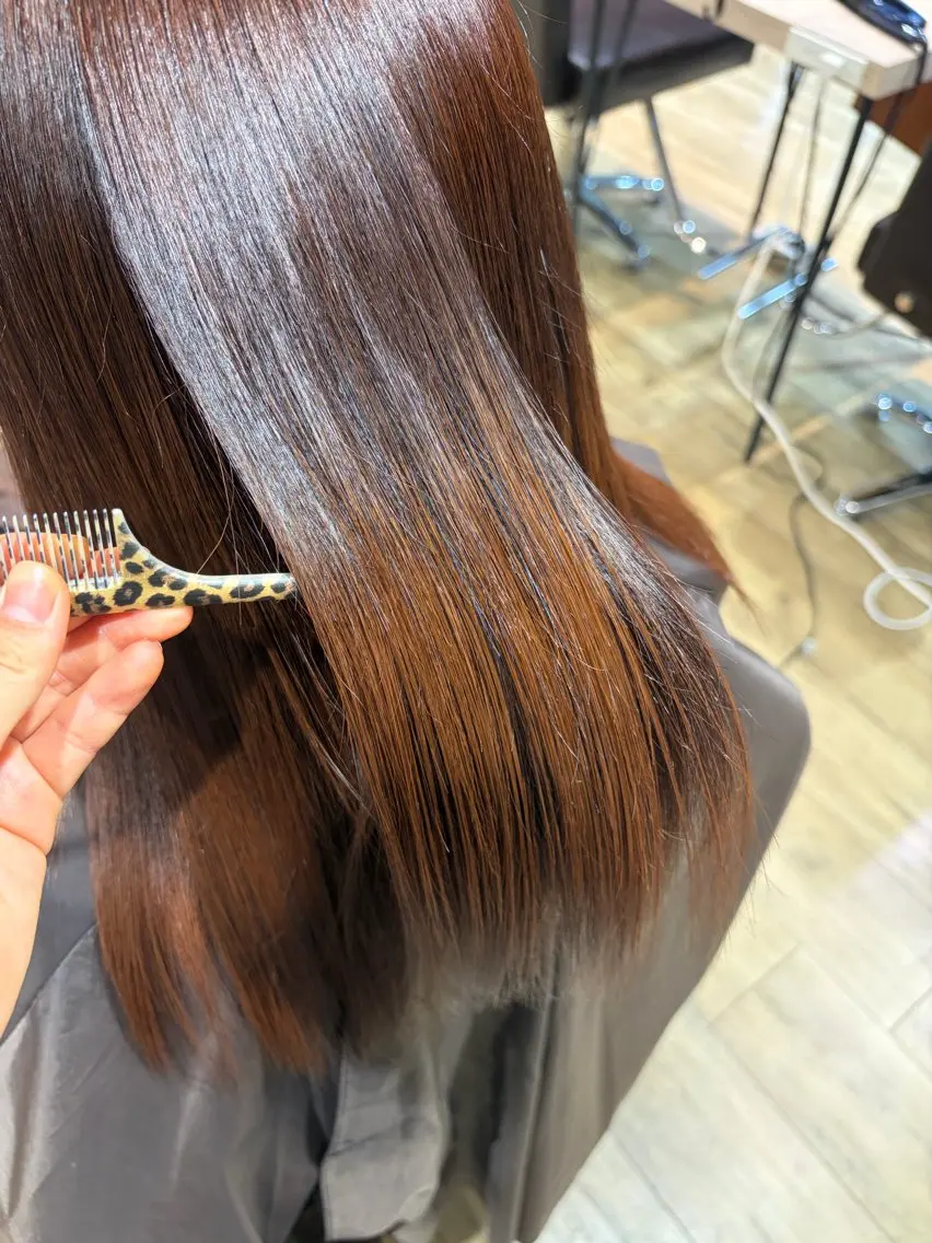 セミロング カラー ブリーチ ブラウンカラー オレンジ ヘアカラー 片岸 華菜のヘアスタイル