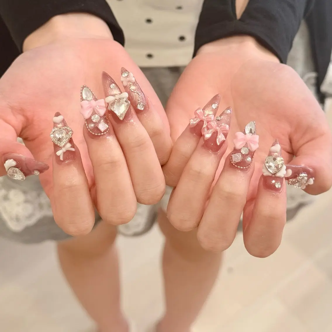 ネイル チークネイル ドット フットネイル フレンチネイル グラデーション ハンドネイル ハンドケア Nihonthy Nail 新宿のネイルデザイン