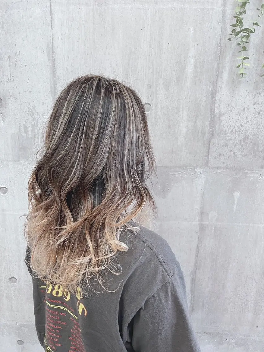 カラー セミロング 古橋 瑞希のヘアスタイル