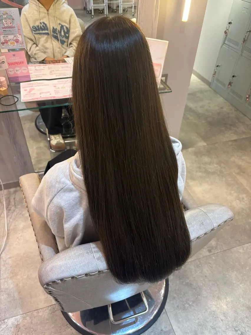 ロング カラー オリーブカラー ︎🎀RINA韓国風 艶カラー🇰🇷🎀のヘアスタイル