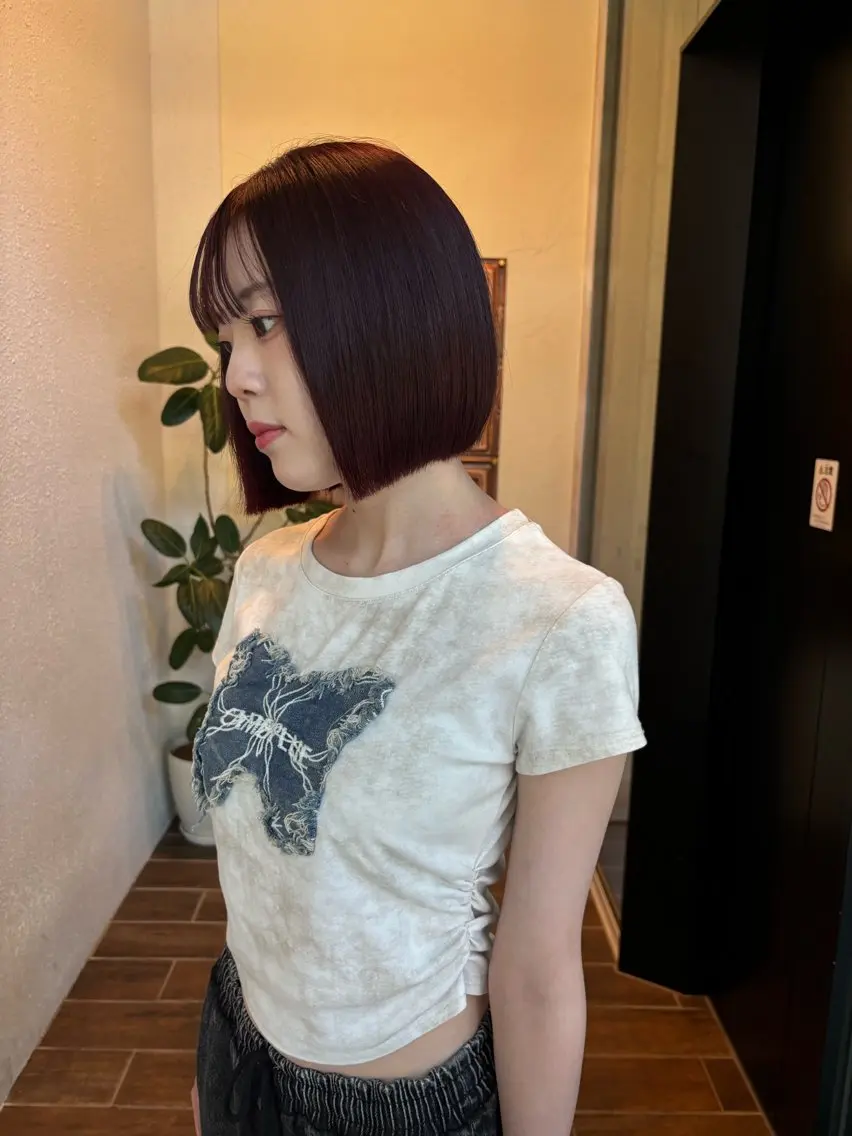 ミディアム カット 角田 桃香のヘアスタイル