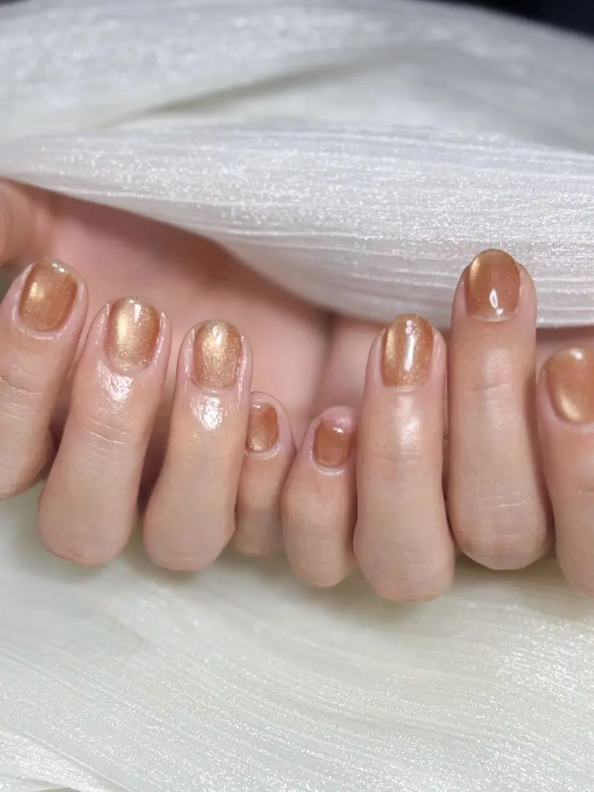 ネイル ブラウン ゴールド マグネットネイル ワンカラーネイル シンプルネイル ハンドネイル nail salon minthのネイルデザイン
