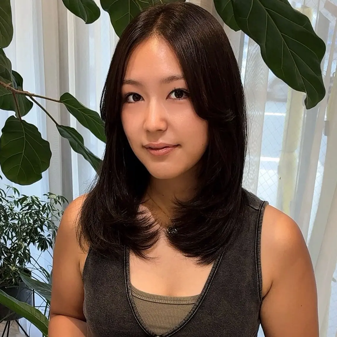 ミディアム アッシュ レイヤーカット カット ヘアカラー calna 古賀 菜摘のヘアスタイル