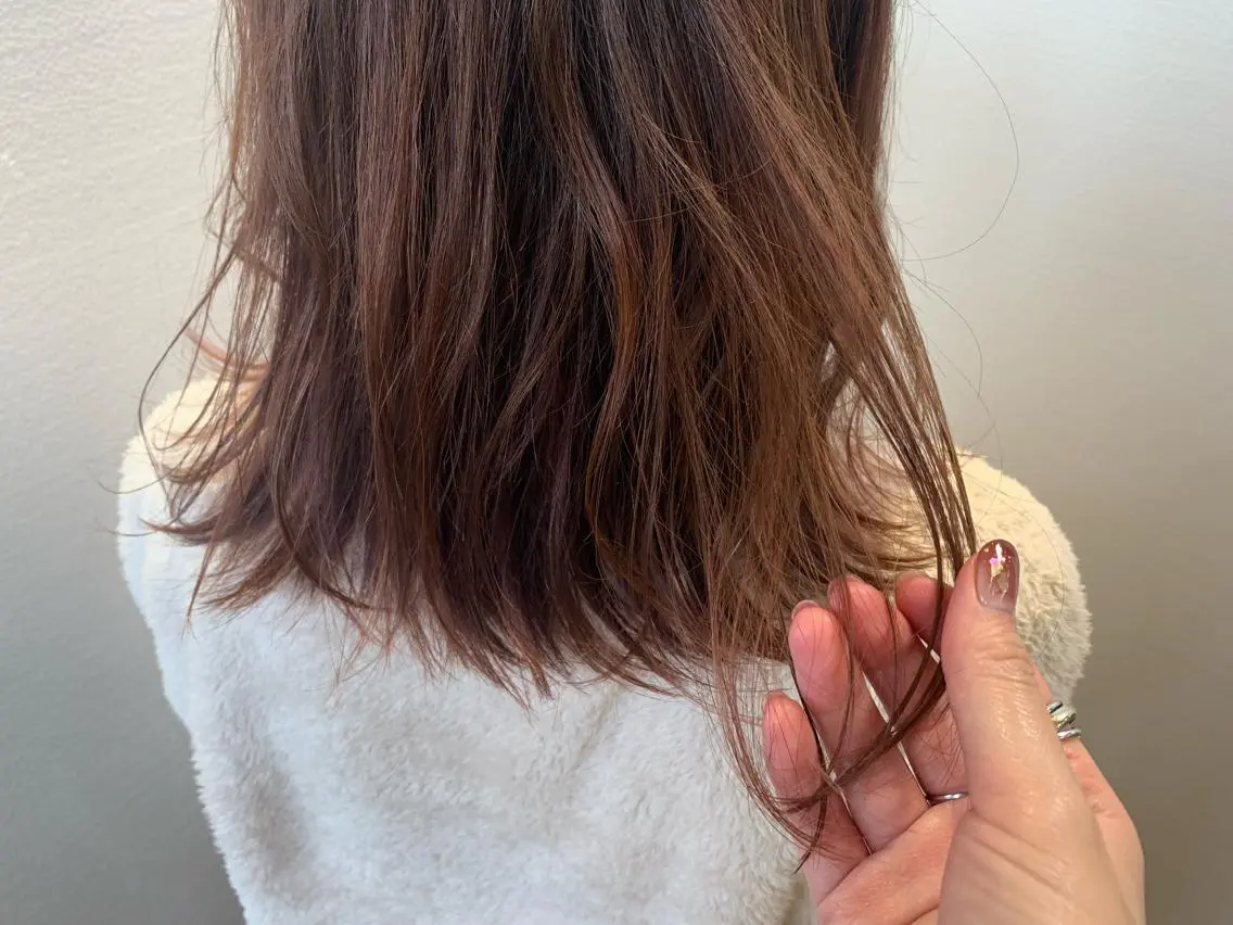 セミロング カラー イルミナカラー カット ヘアカラー トリートメント 【Uneユヌ】菊地 春那のヘアスタイル