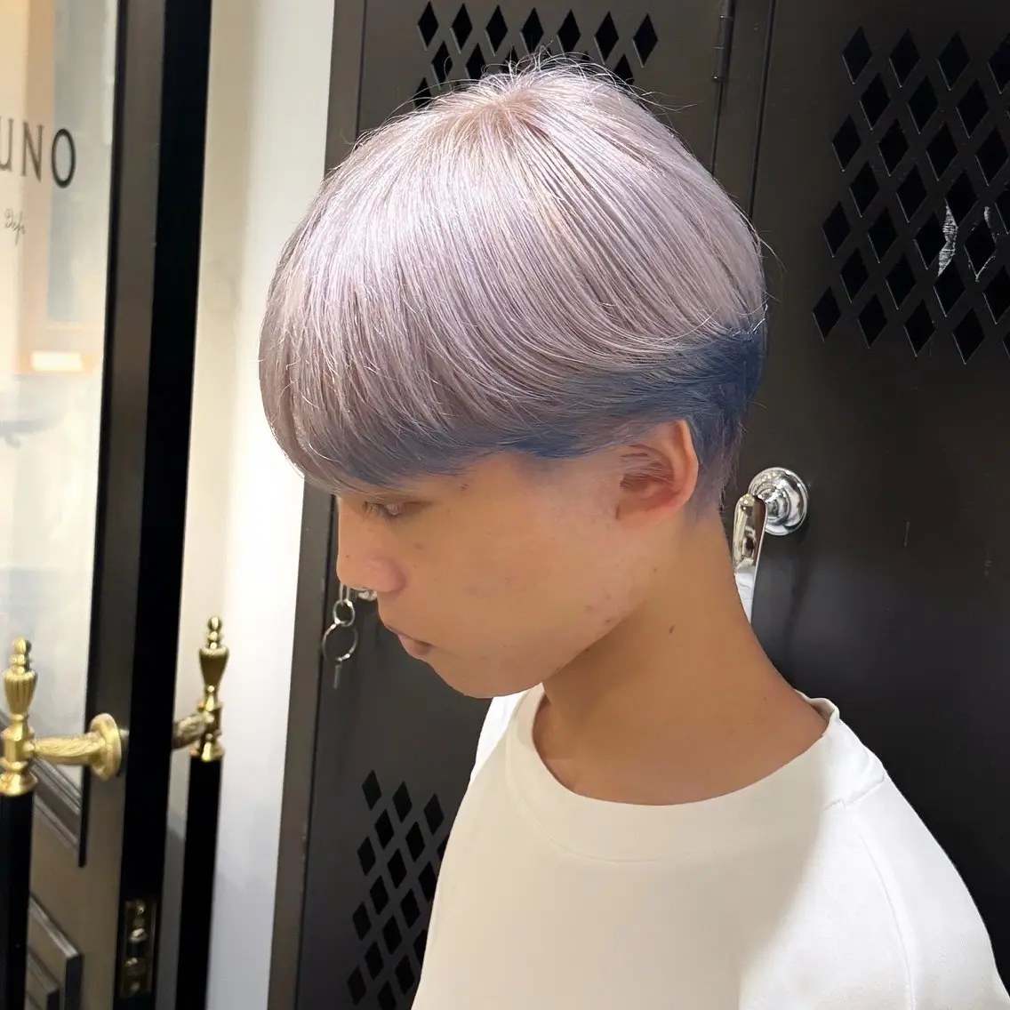 カラー メンズ メンズブリーチ ブリーチ ブルーカラー デザインカラー シルバー レイヤー/ハッシュ カット/悠斗のヘアスタイル