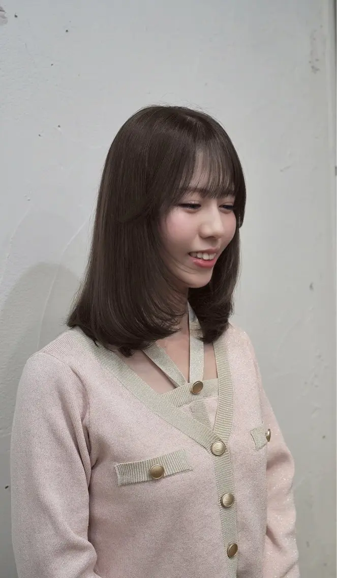 ミディアム 顔まわりレイヤー レイヤーカット 小顔ショート/透明感 カラー/チサトのヘアスタイル