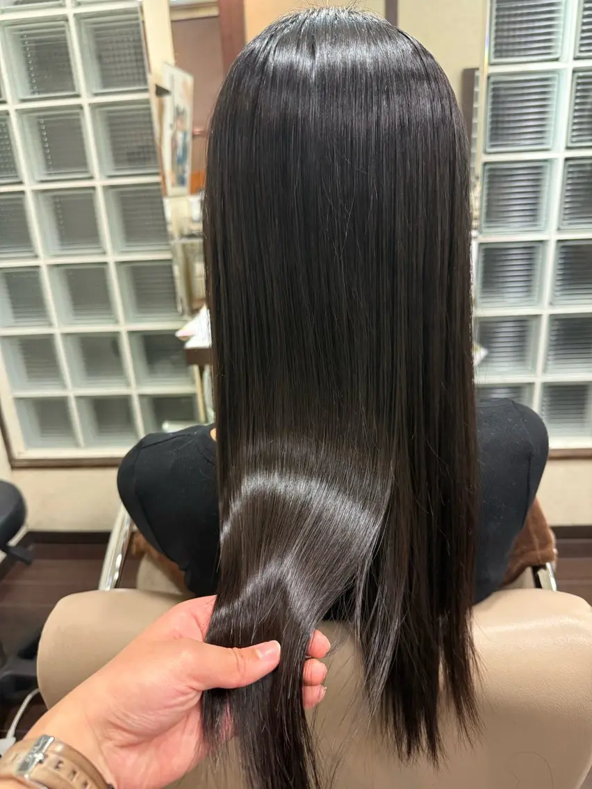 ロング 山田 紗穂のヘアスタイル
