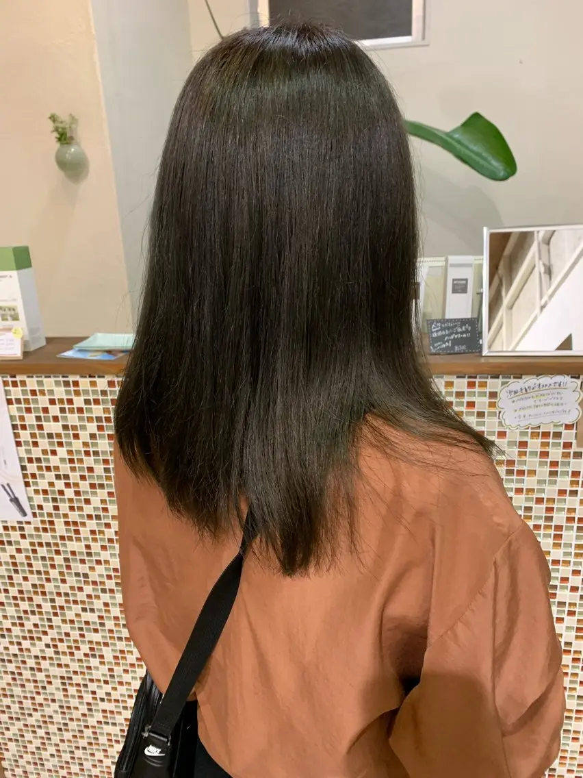 カラー ブラウンカラー 礒谷 夏帆のヘアスタイル