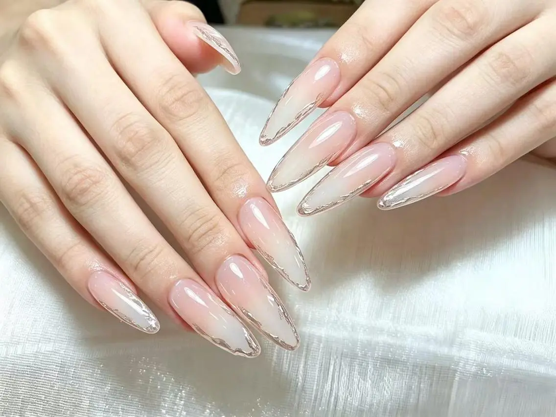 ネイル フレンチネイル ジェルネイル ガラスフレンチ 韓国ネイル マグネットネイル ハンドネイル ハンドケア The Nail💗 PIPIのネイルデザイン
