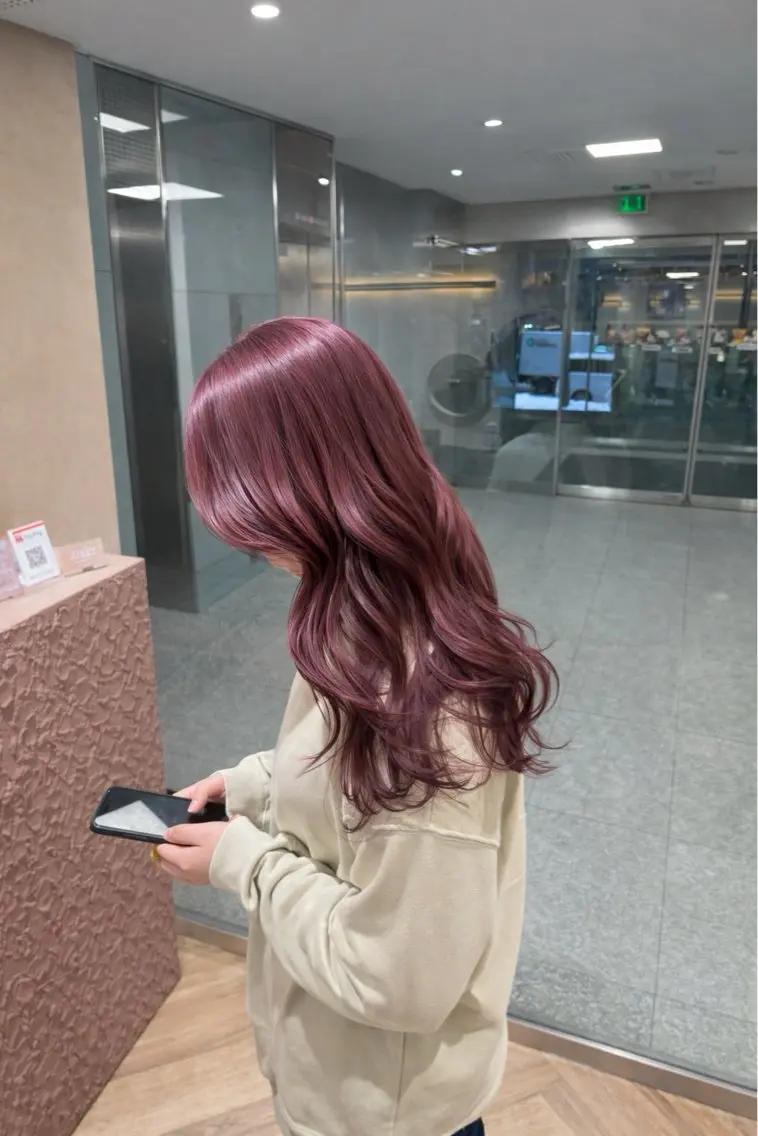 ミディアム ピンクラベンダー ヘアカラー 🩶ハイトーン🖤 URARAのヘアスタイル