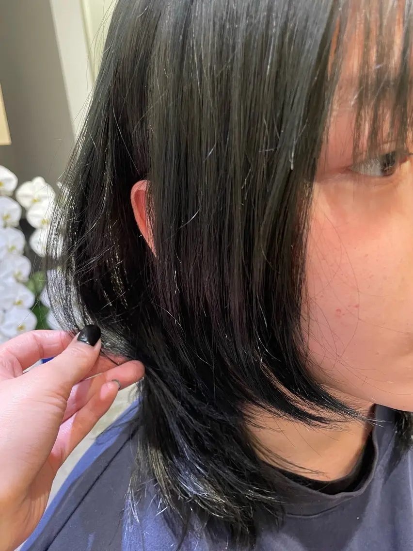 ミディアム カラー レイヤーカット ヘアカラー あきば まゆのヘアスタイル