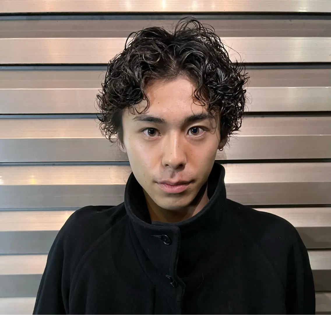 ミディアム パーマ メンズ カット パーマ メンズ専門ブリー チカラー⚡️リュウジのヘアスタイル