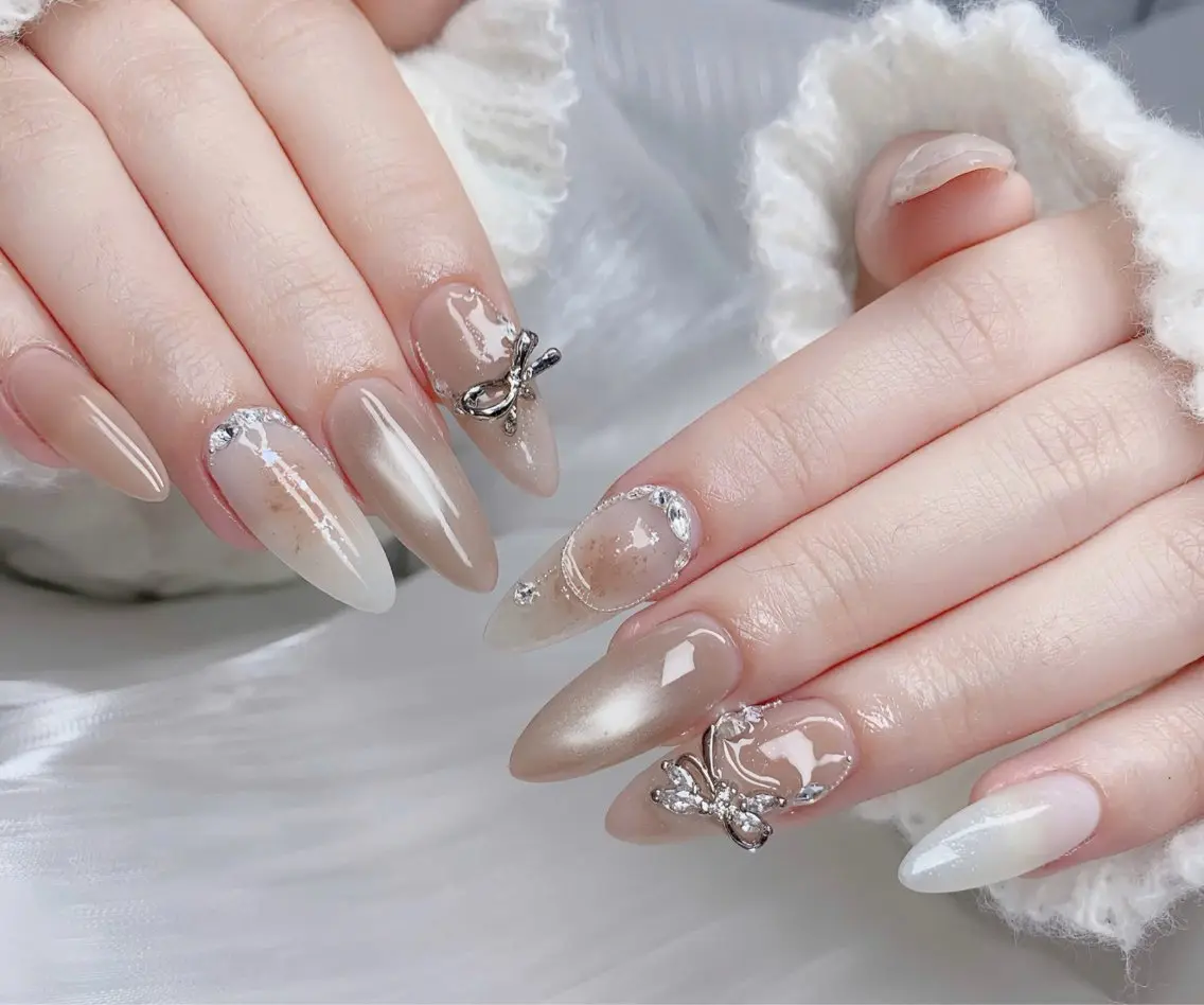 ネイル 長さ出し フレンチネイル ジェルネイル ガラスフレンチ 韓国ネイル ハンドネイル Minette nailHuongのネイルデザイン