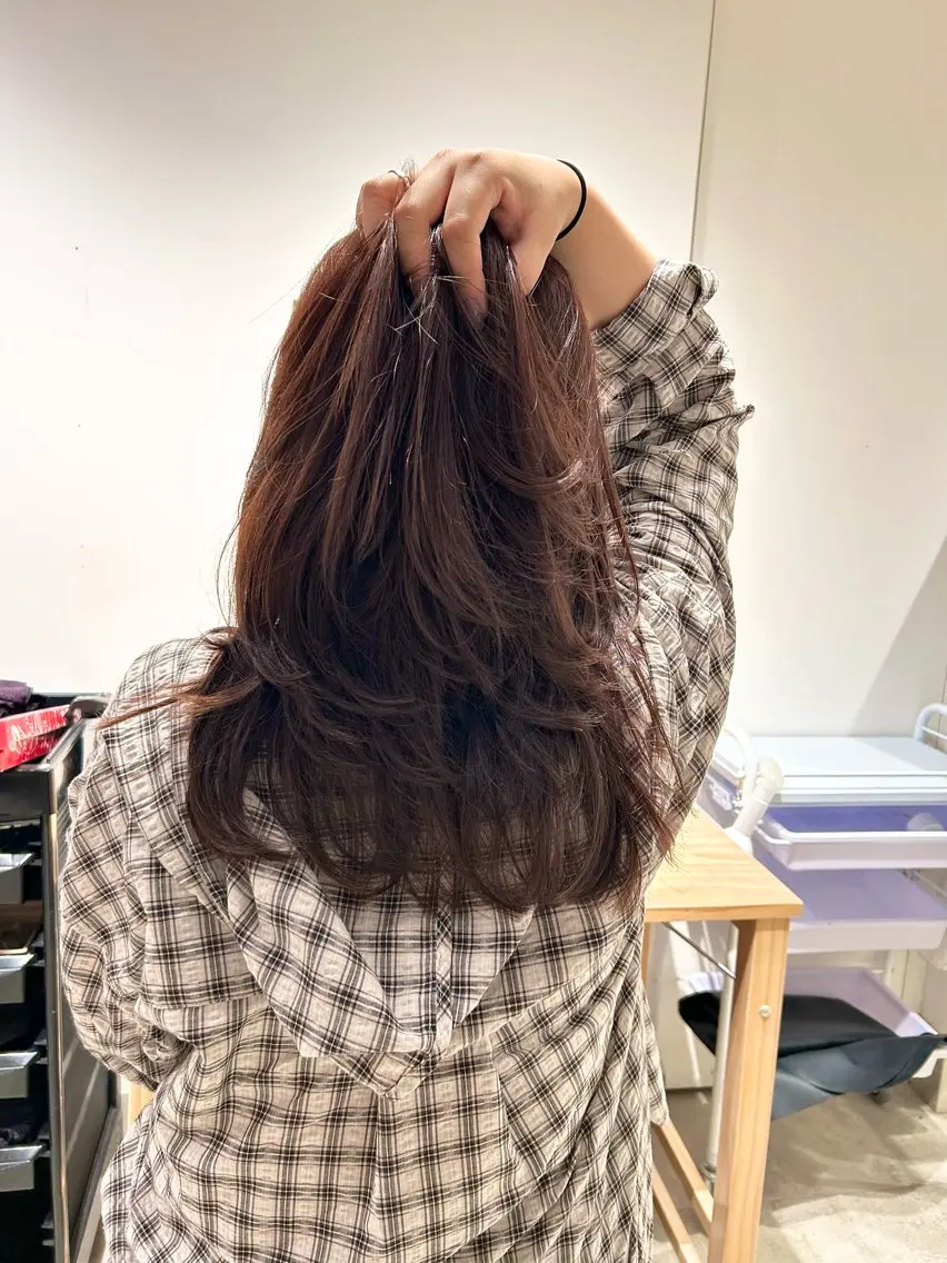 セミロング カラー ボルドーカラー レイヤーカット カット ヘアカラー トリートメント ヘッドスパ スキバサミを使わない カット🌼唯🌼のヘアスタイル
