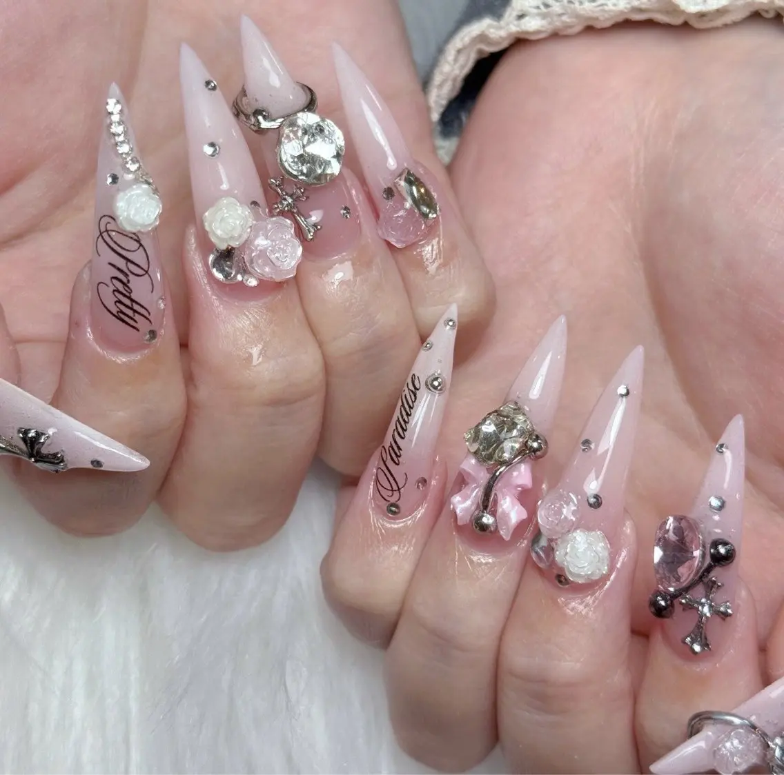 ネイル チークネイル ドット フレンチネイル グラデーション 韓国ネイル ハンドネイル Lisa Nail Salonのネイルデザイン