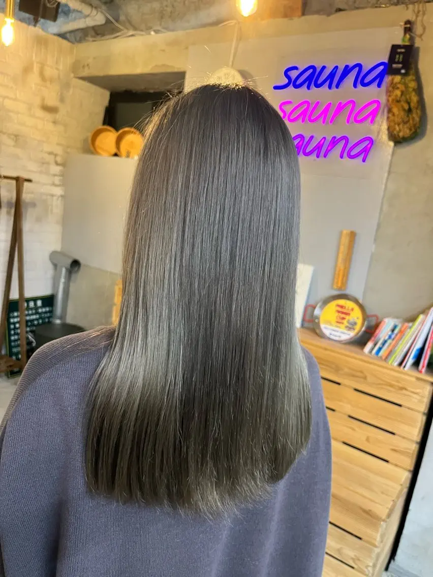 カラー 秋山 美奈のヘアスタイル